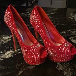 Red high heels size 7.5 EUC